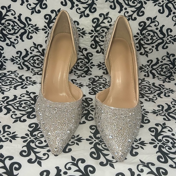 NWOT Silver Crystal Embellished Pumps - Picture 3 of 12
